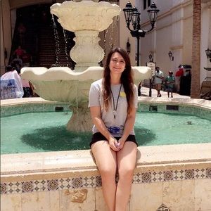 Meet your Posher, Danielle